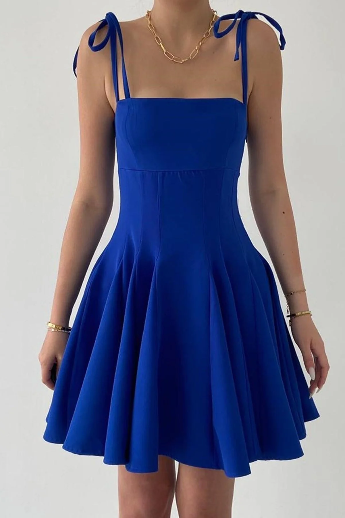 Kadın Atlas Kumaş Ince Askılı Önü Pens Detaylı Prenses Kesim Saks Mavi Elbise